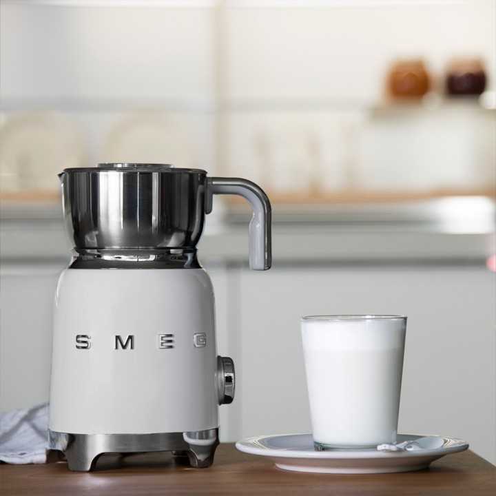 Smeg MFF01WHEU Mjölkskummare Vit