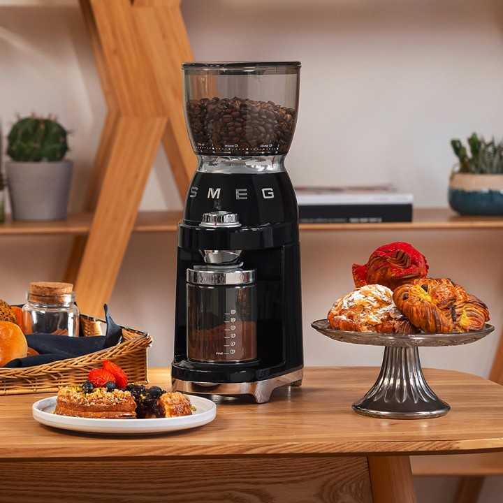 Smeg CGF01BLEU Kaffekvarn Svart