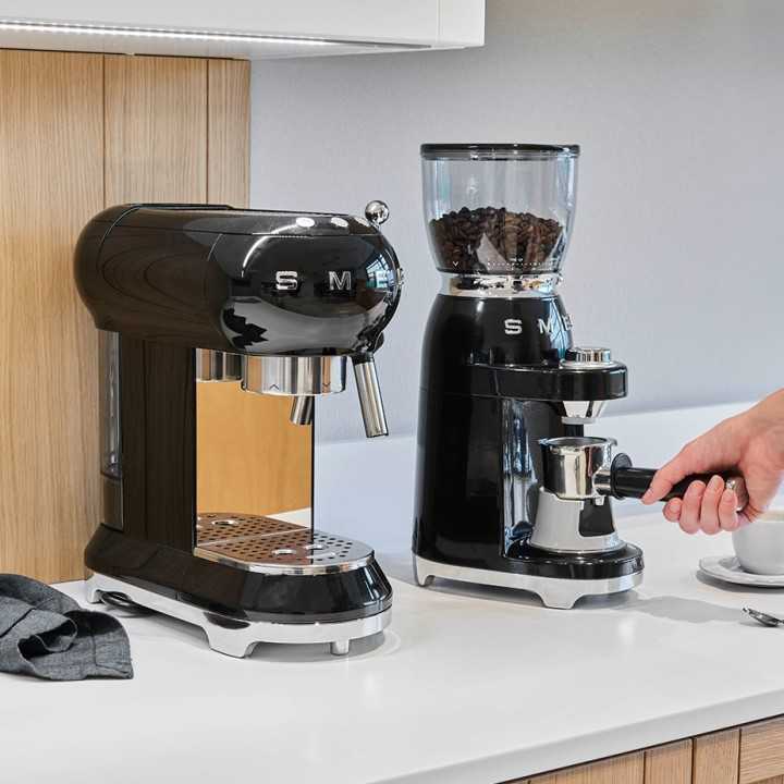 Smeg CGF01BLEU Kaffekvarn Svart