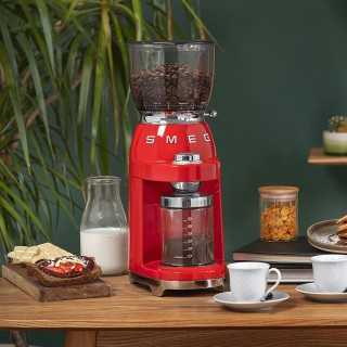 Smeg CGF01RDEU Kaffekvarn Röd