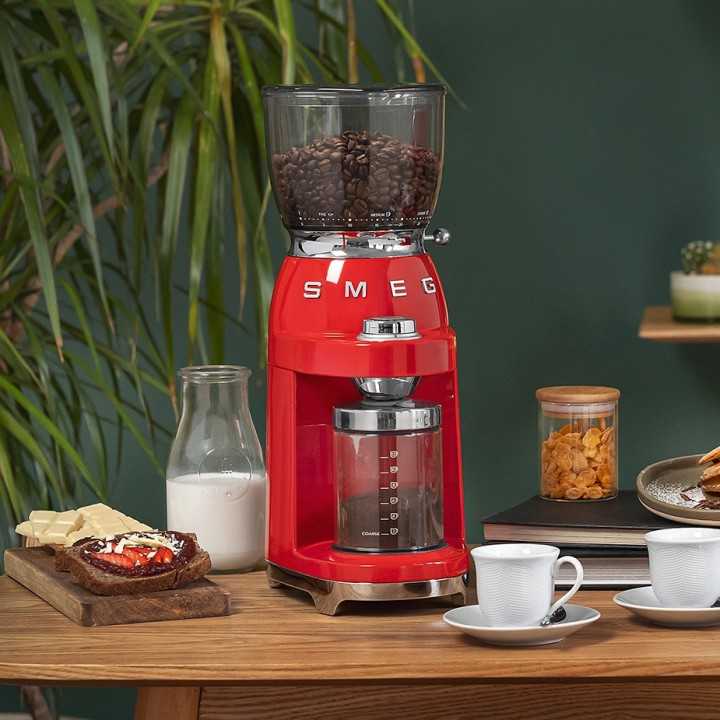 Smeg CGF01RDEU Kaffekvarn Röd