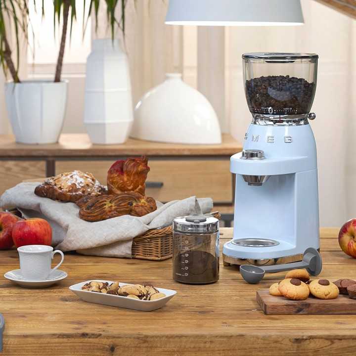 Smeg CGF01PBEU Kaffekvarn Pastelblå