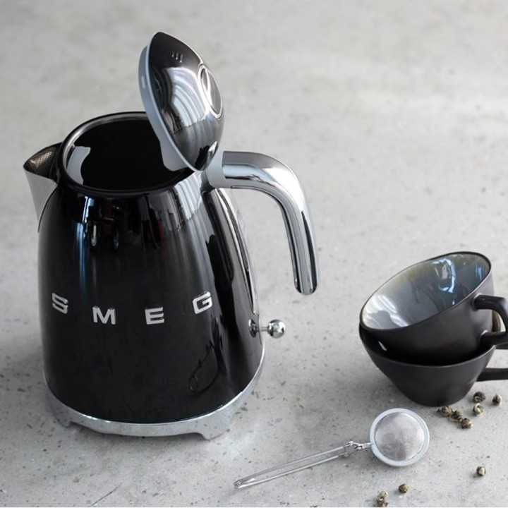 Smeg KLF03BLEU Vattenkokare 1,7L Svart