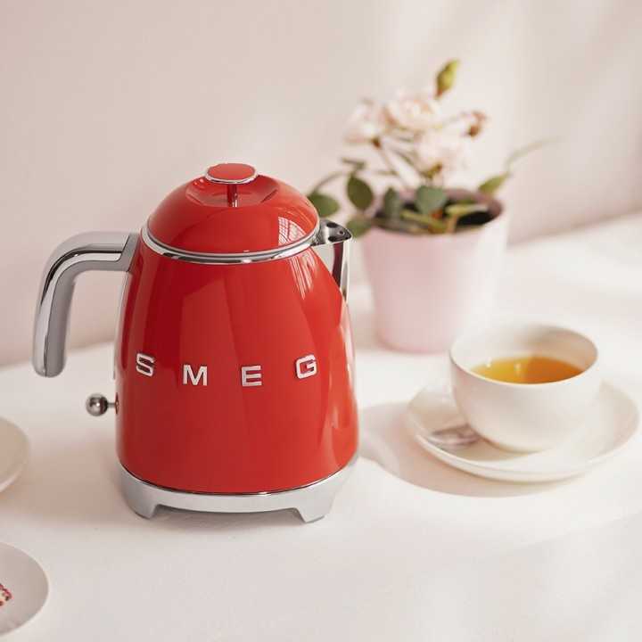 Smeg KLF05RDEU Mini Vattenkokare 0,8L Röd