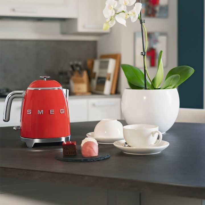 Smeg KLF05RDEU Mini Vattenkokare 0,8L Röd