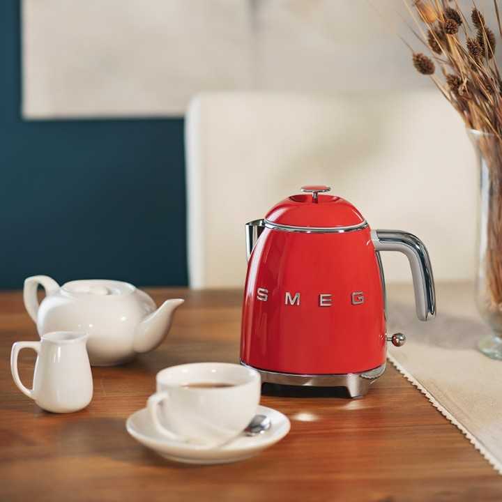 Smeg KLF05RDEU Mini Vattenkokare 0,8L Röd