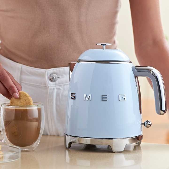 Smeg KLF05PBEU Mini Vattenkokare 0,8L Pastelblå