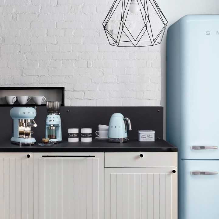 Smeg KLF04PBEU Vattenkokare m. Temperatur 1,7L Pastelblå