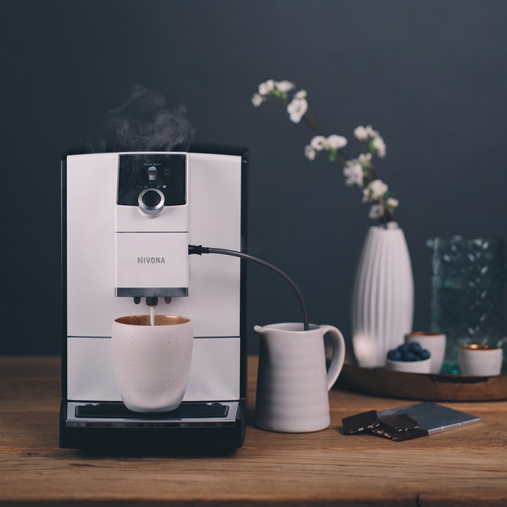 Nivona NICR 796 Vit Espressomaskin Inkl. Mjölkbehållare & 8x400g Rigtig Kaffe Organic
