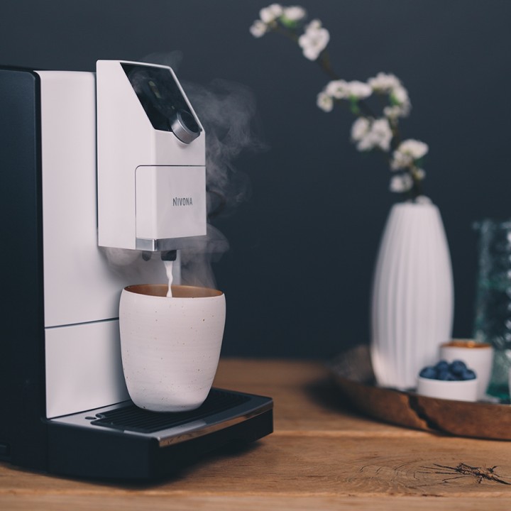 Nivona NICR 796 Vit Espressomaskin Inkl. Mjölkbehållare & 8x400g Rigtig Kaffe Organic