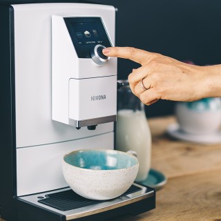 Nivona NICR 796 Vit Espressomaskin Inkl. Mjölkbehållare & 8x400g Rigtig Kaffe Organic