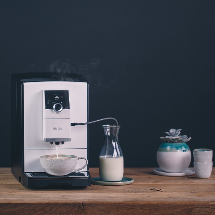 Nivona NICR 796 Vit Espressomaskin Inkl. Mjölkbehållare & 8x400g Rigtig Kaffe Organic