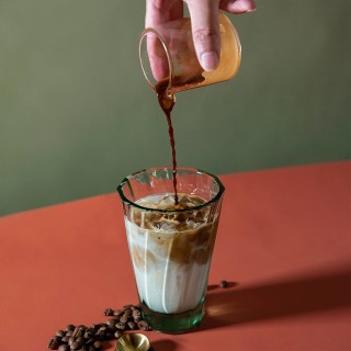 Loveramics Twisted Latte Glas 36 cl 1 St Klar