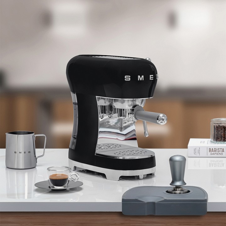 Smeg ECF01BLEU Espressomaskine Svart