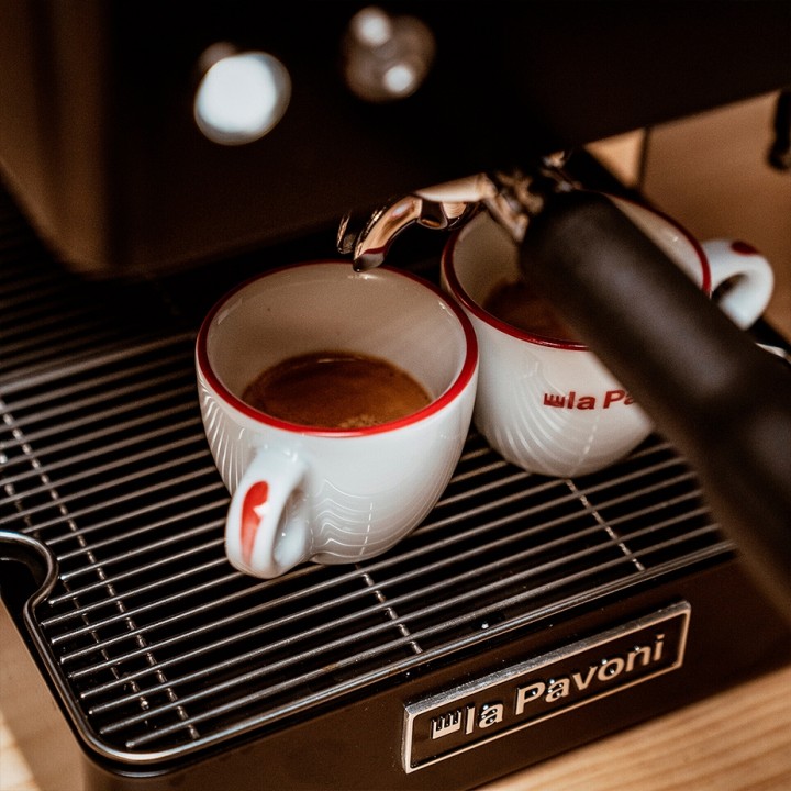 La Pavoni New Casa Bar Svart LPMCBN01EU Inkl. Baristautrustning & 4 Koppar/underkoppar