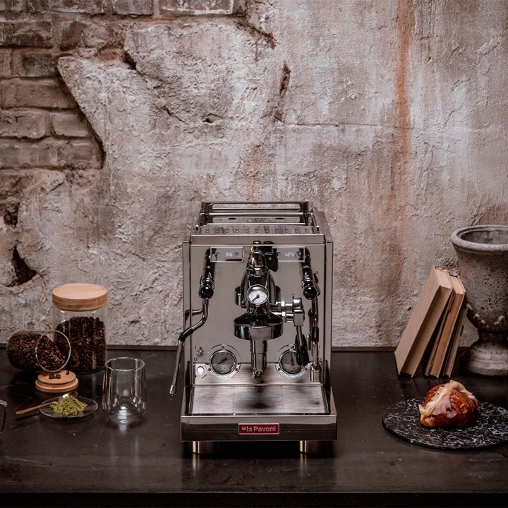 La Pavoni New Botticelli Specialty LPSBSS03NO Espressomaskin Inkl. Eureka Libra Chrome Kvarn, Baristautrustning & 4 Koppar