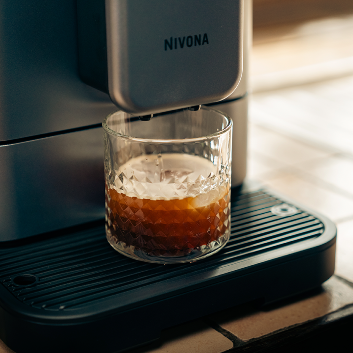 Nivona NIVO 8107 Pearl Blue Espressomaskin Inkl. Avkalkning, Kalkfilter, Mjölkrengöring, Rengöringstabletter & 1 kg Kaffe