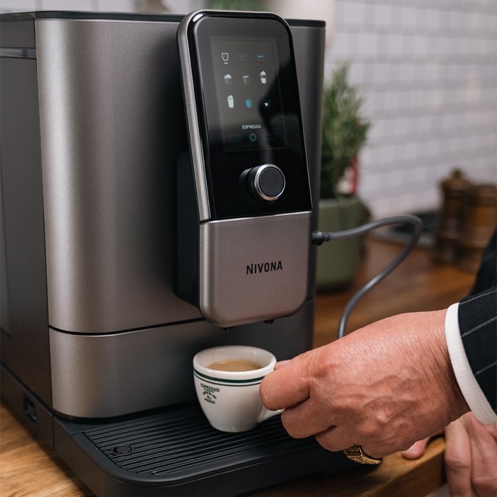Nivona NIVO 8103 Titanium Espressomaskin Inkl. Avkalkning, Kalkfilter, Mjölkrens, Rengöringstabletter & 1kg Kaffe