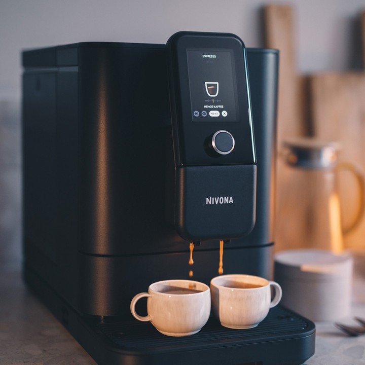 Nivona NIVO 8101 Svart Espressomaskin Inkl. Inkl. Avkalkning, Kalkfilter, Mjölkrengöring, Rengöringstabletter & 1 kg Kaffe