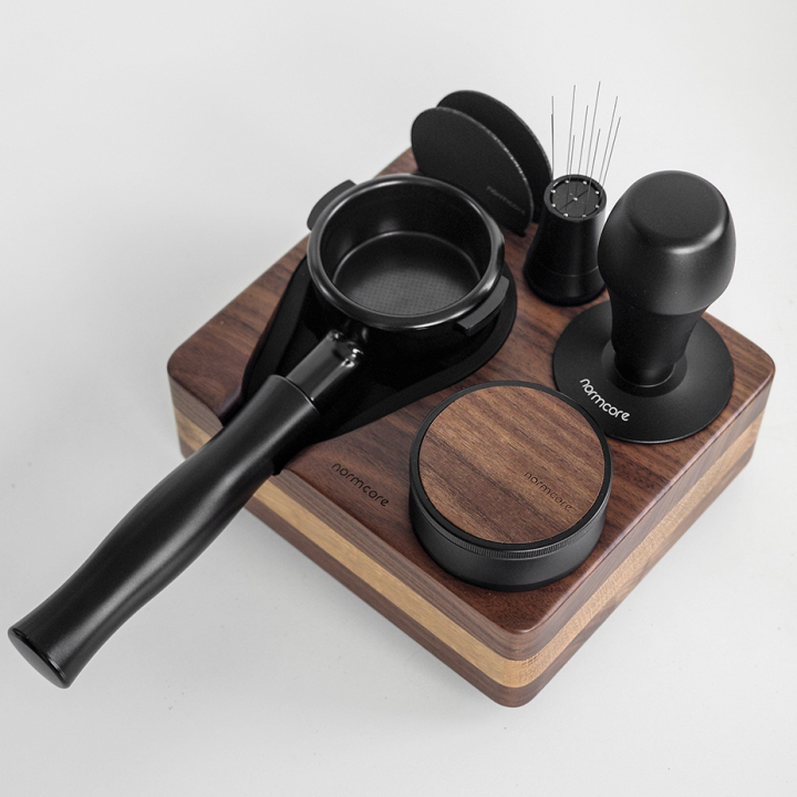 Normcore Kompakt Tamper Station Valnötsträ 58 mm
