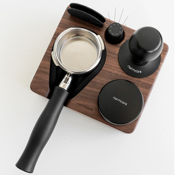 Normcore Kompakt Tamper Station Valnötsträ 58 mm