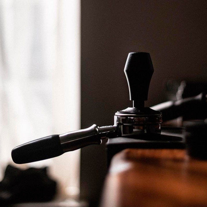 Normcore V4 Tamper med Fjeder 58 mm Svart