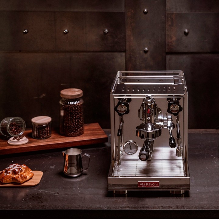 La Pavoni New Cellini Classic LPSCCS01EU Inkl. Espressokvarn, Baristautrustning & 4 st Club House Cappuccinokoppar Svart
