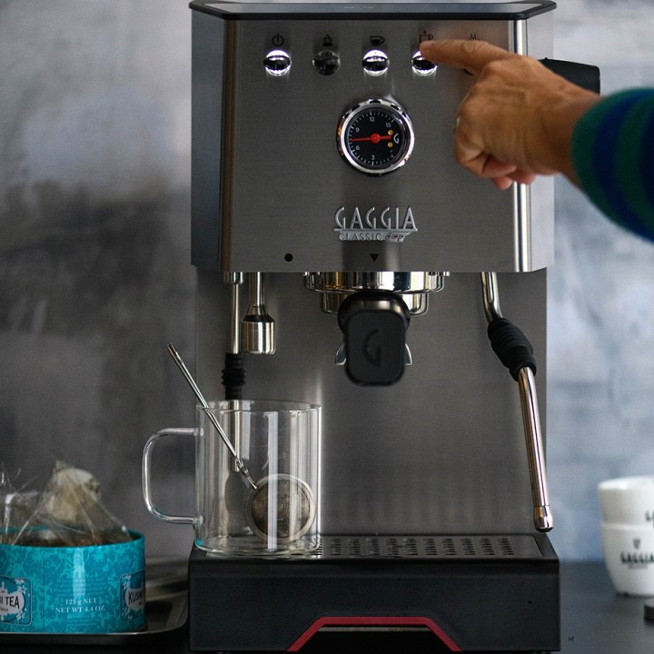 Gaggia Classic GT Stål Espressomaskin Inkl. Gaggia MDF 55 Chrome Espressokvarn & House of Barista Knockbox