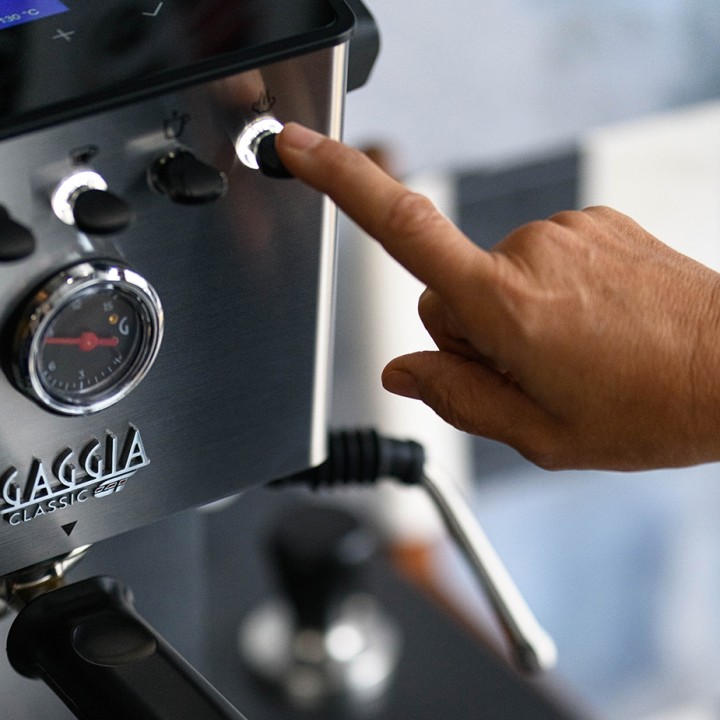 Gaggia Classic GT Stål Espressomaskin Inkl. Gaggia MDF 55 Chrome Espressokvarn & House of Barista Knockbox