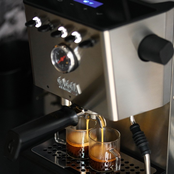 Gaggia Classic GT Stål Espressomaskin Inkl. Gaggia MDF 55 Chrome Espressokvarn & House of Barista Knockbox