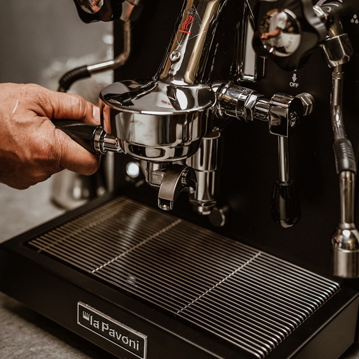 La Pavoni New Cellini Classic Svart LPSCCB01EU Espressomaskin inkl. Prosumer Chrome LPGGRI01EU Espressokvarn