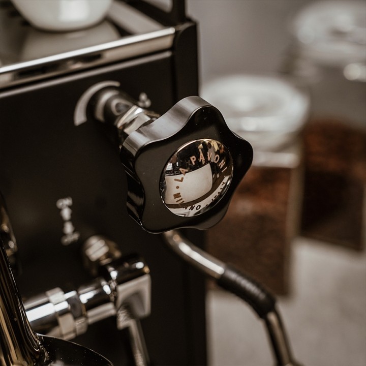 La Pavoni New Cellini Classic Svart LPSCCB01EU Espressomaskin inkl. Eureka Mignon Libra Krom/Mattsvart Espressokvarn