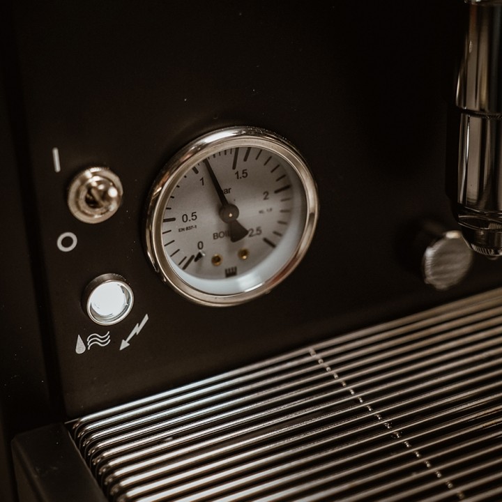 La Pavoni New Cellini Classic Svart LPSCCB01EU Espressomaskin inkl. Eureka Mignon Libra Krom/Mattsvart Espressokvarn