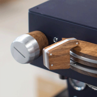 La Marzocco Trädetaljer till Linea Mini Valnöt