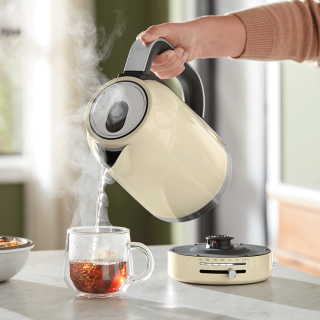 KitchenAid 5KEK1701EAC Vattenkokare 1,7 L Creme