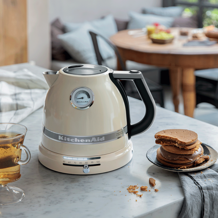 KitchenAid 5KEK1522EAC Artisan Vattenkokare 1,5 L Creme