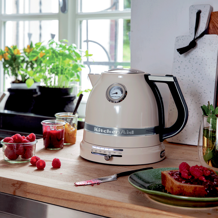 KitchenAid 5KEK1522EAC Artisan Vattenkokare 1,5 L Creme