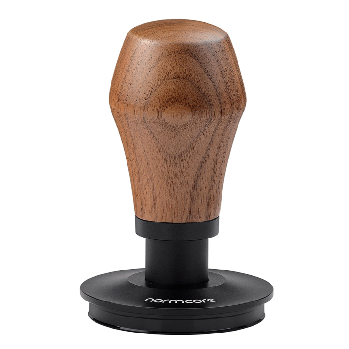 Normcore V4 Tamper med fjäder, räfflor & titaniumbeläggning 58 mm Valnöt
