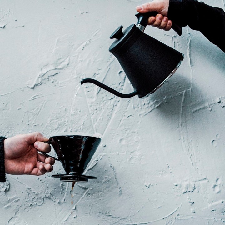 Hario Fit V60 Droppkanna 1,2 L Svart