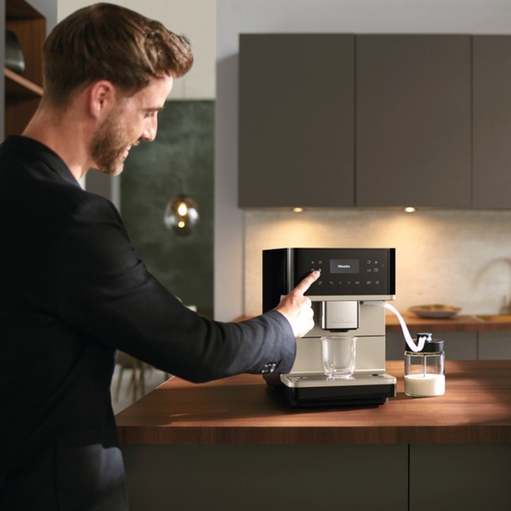 Miele CM 6360 MilkPerfection Obsidiansvart CleanSteelMetallic