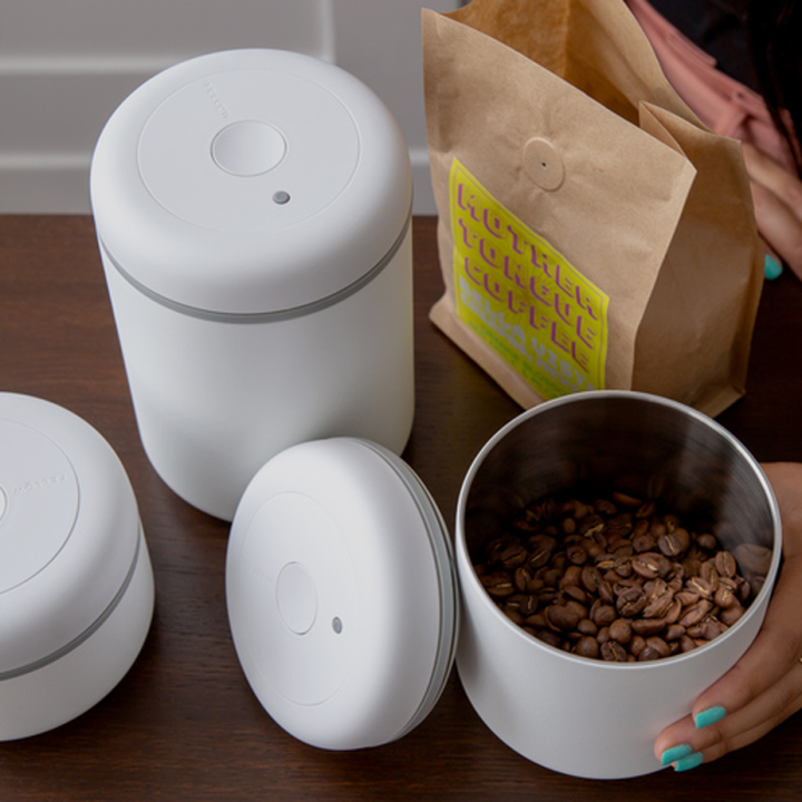 Fellow Atmos Vakuum Stålbehållare Matt Vit 0,7 L