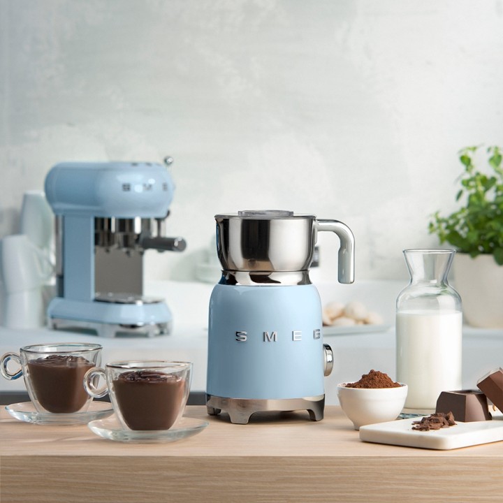 Smeg MFF11PBEU Mjölkskummare Pastellblå