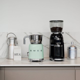 Smeg MFF11PGEU Mjölkskummare Pastellgrön