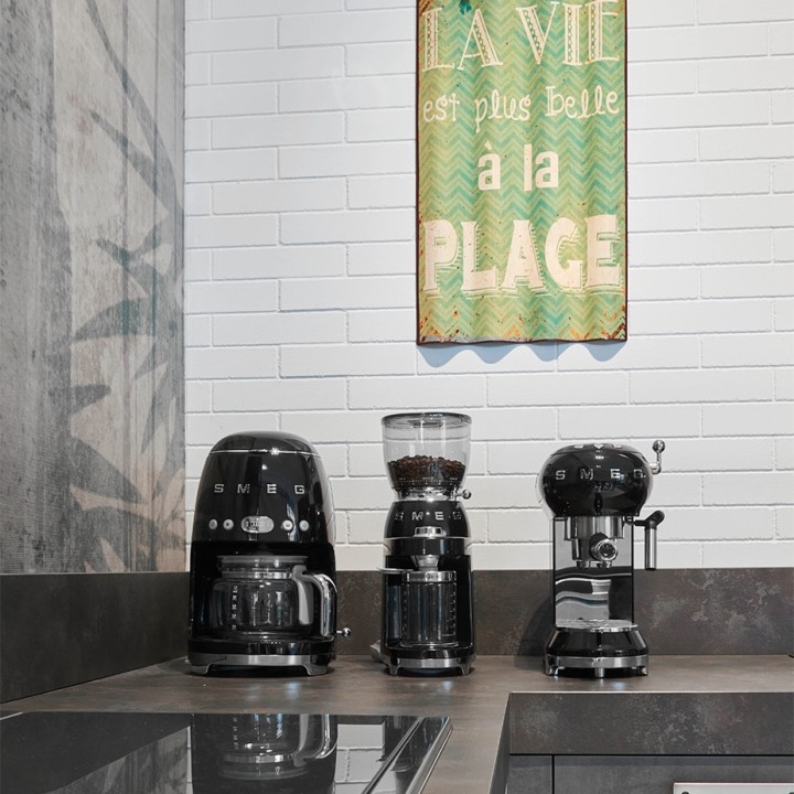 Smeg DCF02BLEU Droppkaffebryggare Svart