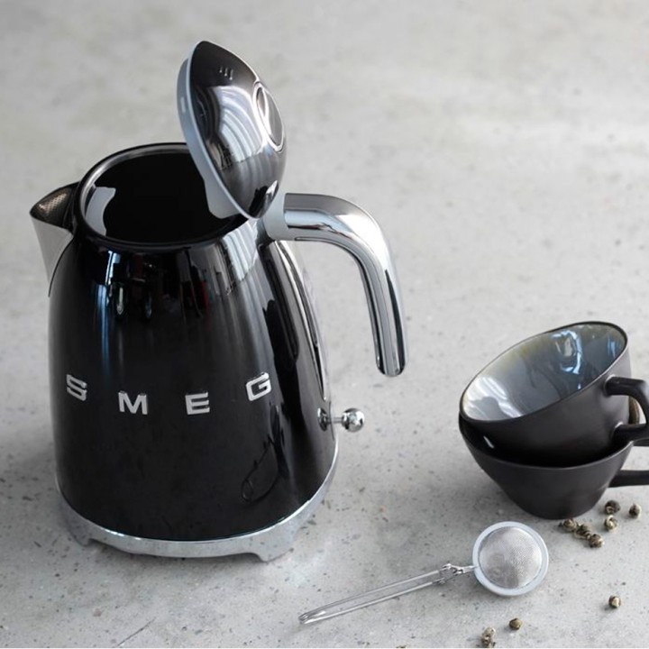 Smeg KLF03BLEU Vattenkokare 1,7 L Svart