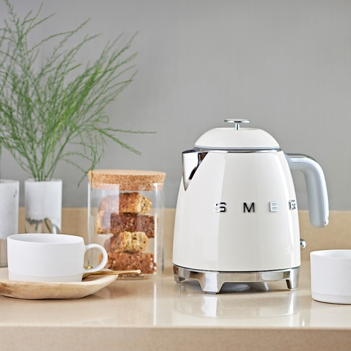 Smeg KLF05CREU Minivattenkokare 0,8L Creme