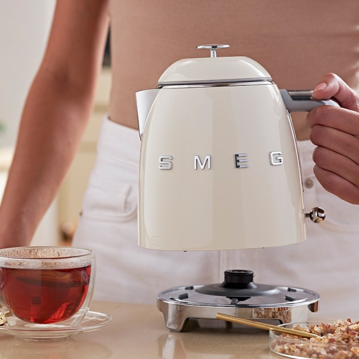 Smeg KLF05CREU Minivattenkokare 0,8 l Creme