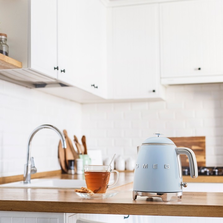 Smeg KLF05PBEU Minivattenkokare 0,8 l Pastellblå