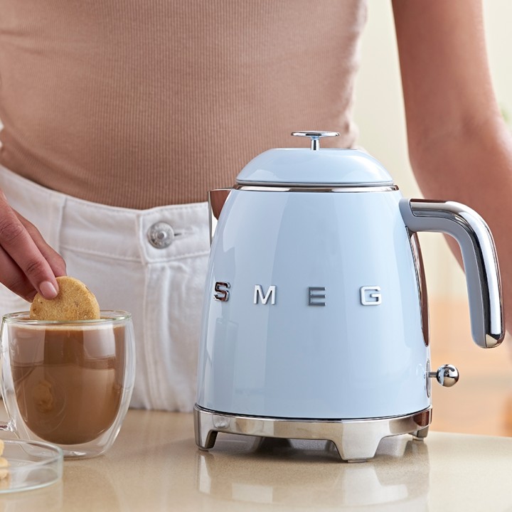 Smeg KLF05PBEU Minivattenkokare 0,8 l Pastellblå