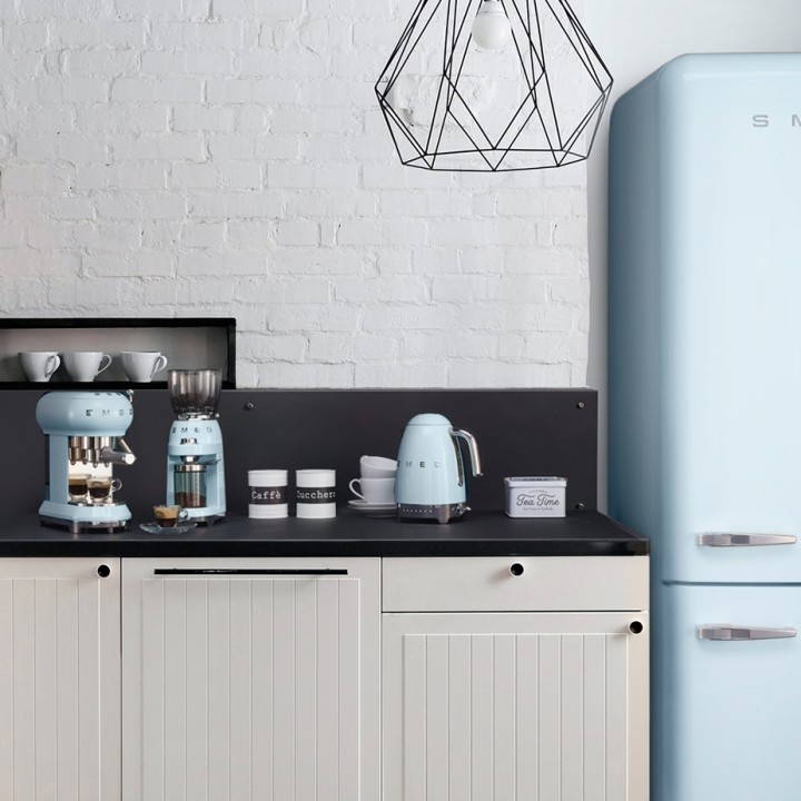 Smeg KLF04PBEU Vattenkokare med temperaturinställning 1,7 L Pastellblå